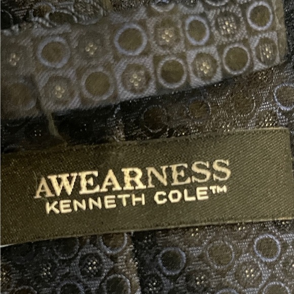 Kenneth Cole Reaction Dark Blue Circle Pattern Tie - Picture 5 of 6